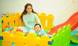 Khánh Thi đưa con trai 9 tháng tuổi đi dự sự kiện