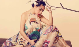 'Biểu tượng quyến rũ' Y Phụng đẹp hút hồn với áo yếm