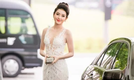 Á hậu Huyền My chụp ảnh selfie cùng mẹ