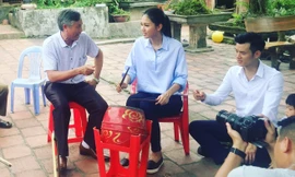 Á hậu Ngô Thanh Thanh Tú thích thú học hát chèo