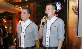 Đàm Vĩnh Hưng, Dương Triệu Vũ mặc đồ đôi dự sự kiện