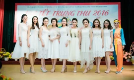 Dàn người đẹp Hoa hậu Việt Nam vui tết Trung thu với bệnh nhi