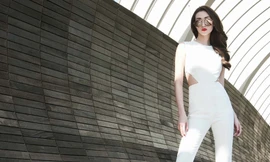 Khánh My khoe đường cong quyến rũ trên đường phố Singapore