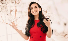 Phi Nhung khoe vẻ quyến rũ ở tuổi 45