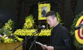 MC Anh Tuấn bật khóc khi đọc điếu văn tiễn đưa Trần Lập