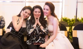 Á hậu Tú Anh thân thiết bên đàn chị Thụy Vân