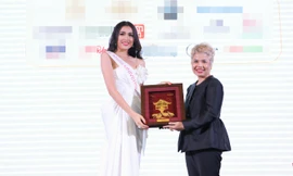 Lệ Hằng chính thức được cấp phép dự thi Hoa hậu Hoàn vũ 2016