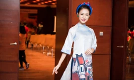 ‘Người đẹp truyền thông’ Ngọc Vân mặc áo dài phố cổ làm MC