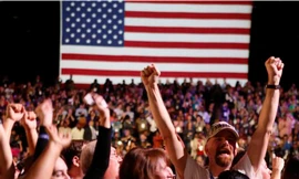 Người ủng hộ ông Obama vui mừng hò reo ngay khi có kết quả bầu cử