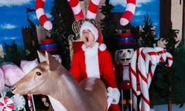 Eminem diễn cảnh ‘mây mưa’ với động vật gây sốc