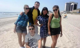 Nữ sinh Việt xinh đẹp thạo 6 thứ tiếng