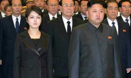 Điều bí ẩn kỳ lạ trên ve áo đệ nhất phu nhân Triều Tiên