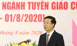 Trưởng Ban Tuyên giáo Trung ương Võ Văn Thưởng đọc diễn văn kỷ niệm Ảnh: TTXVN 