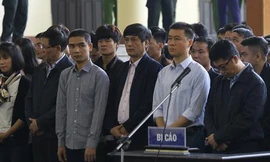 Các bị cáo vụ đánh bạc nghìn tỷ đồng tại phiên xử sơ thẩm Ảnh: Như Ý