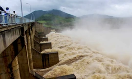 Thủy điện xả lũ