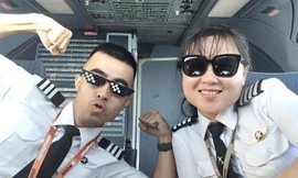 Lê Thị Bích Hồng trở thành nữ cơ trưởng trẻ thứ nhì Việt Nam khi mới 33 tuổi và là nữ cơ trưởng đầu tiên của Hãng hàng không Jetstar Pacific 