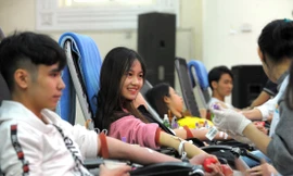 Sinh viên tham gia hiến máu tại chương trình Chủ nhật Đỏ 2020 Ảnh: Xuân Tùng