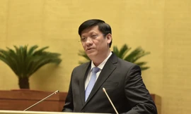 Quyền Bộ trưởng Y tế Nguyễn Thanh Long tại diễn đàn Quốc hội ảnh: Như Ý