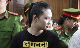 Hot girl "Ngọc Miu" tại tòa chiều qua 8/5 ảnh: Tân Châu