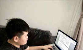 Học sinh học online 