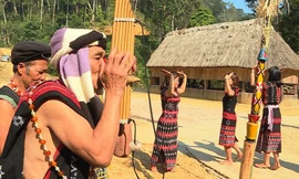 Lễ Tạ ơn rừng của đồng bào Cơ Tu. Ảnh A. N