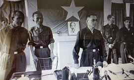 Phái đoàn Quân sự CPLTCHMN Việt Nam trong trại Davis 