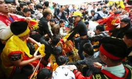 Lên kịch bản để hội Gióng hết phản cảm