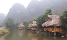 Hàng chục homestay được dựng ngay trong vùng lõi di sản Ảnh: Long Vân 