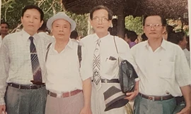 Các tác giả của Tủ sách Thanh niên gặp lại tại căn cứ T.Ư Cục Tây Ninh (năm 2004) từ trái sang, Tâm Tâm, Phạm Hậu, Lưu Quang Huyền (ảnh tư liệu của nhà báo Lưu Quang Huyền)