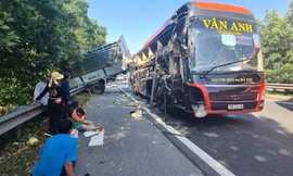 Hiện trường vụ tai nạn ảnh: Hoàng Long 