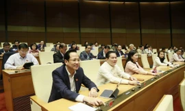 Quốc hội biểu quyết thông qua Bộ luật Lao động sửa đổi Ảnh: Như Ý 