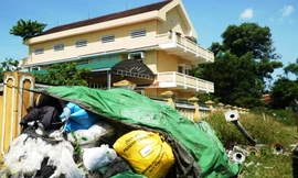 “Rác” phế liệu tập kết cạnh Trạm Y tế Thủy Châu