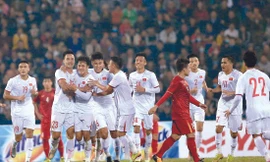 Nâng cao chất lượng V-League là yêu cầu quan trọng để nâng tầm các ĐTQG. Ảnh: Anh Tú 