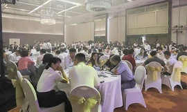 Các buổi mở bán của chủ đầu tư vào cuối năm luôn kèm theo nhiều quà tặng hấp dẫn dành cho người mua nhà Ảnh: PV 