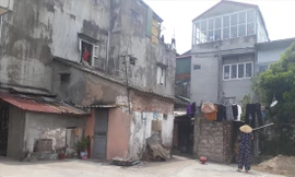 Diện tích đất công hiện đang được sử dụng làm nhà trọ    Ảnh: P.V 