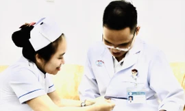 "Những “chiến binh blouse trắng” của bệnh viện Chợ Rẫy quyết đưa người nhiễm Covid-19 thoát khỏi “lưỡi hái tử thần”