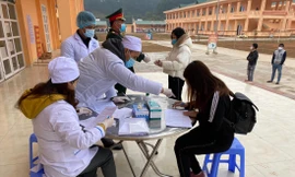 Trung đoàn 123 Lạng Sơn tiếp nhận người cách ly Ảnh: Duy Chiến