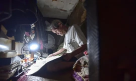 Một hộ dân sống trong phố cổ Hà Nội. Ảnh: Toàn Vũ 