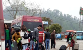 Xe khách Ninh Quỳnh đưa phụ nữ mang thai hộ lên Lạng Sơn