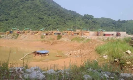 Hiện trường khu vực khai thác khoáng sản Ảnh: Đ.H 