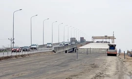 Đoạn cao tốc Cao Bồ - Mai Sơn đã thành hình hài, nhưng vẫn còn 1 số vị trí vướng mắc do mặt bằng chưa được bàn giao Ảnh: PT