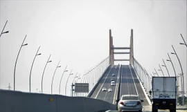 Cầu Bạch Đằng mới đưa vào khai thác đã lún võng mặt - Ảnh: Giađình.net