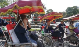 Nhiều du khách nước ngoài ưa thích dịch vụ xích lô tại Hà Nộiảnh: Nguyễn Thắng