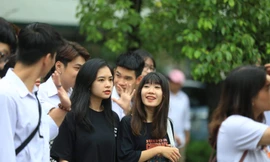 Đông đảo các bạn trẻ ở Quảng Bình hưởng ứng cài đặt ứng dụng Bluezone để cảnh báo tiếp xúc người mắc hoặc nghi mắc COVID - 19