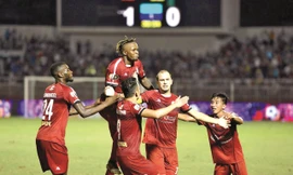 Pha ăn mừng bàn thắng của các cầu thủ TPHCM 