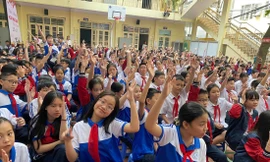 Học sinh hào hứng trả lời những câu hỏi về sử dụng mạng xã hội 