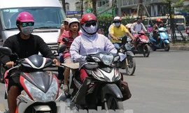 Miền Bắc đón mưa dông, miền Trung tiếp tục nắng nóng gay gắt