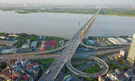 Cầu Vĩnh tuy. Ảnh: Hồng Vĩnh 