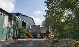 Nhà ở, nhà xưởng san sát trên đất nông nghiệpảnh: Võ Hóa 