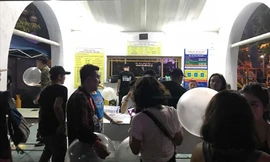 Bóng cười được bán, sử dụng công khai trong đêm nhạc hội khiến 7 người tử vong 